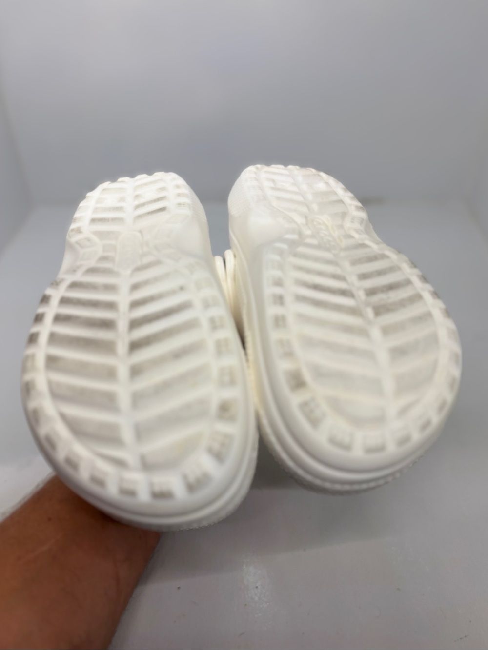 Crocs Classic Lined Skull Graphic Clogs White Black Fur Men’s 7 Women’s 9 EU 40 - Picture 10 of 10